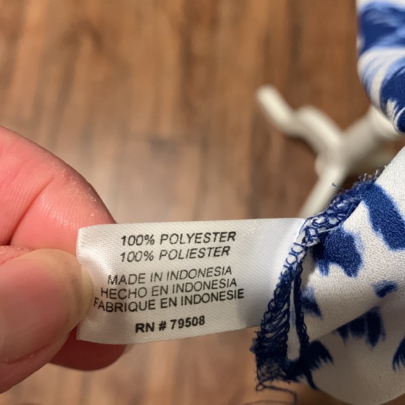 Cute white and blue top - Picture 5 of 5